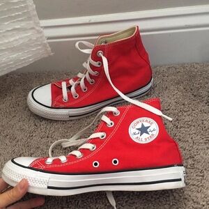 Size 6 women red converse